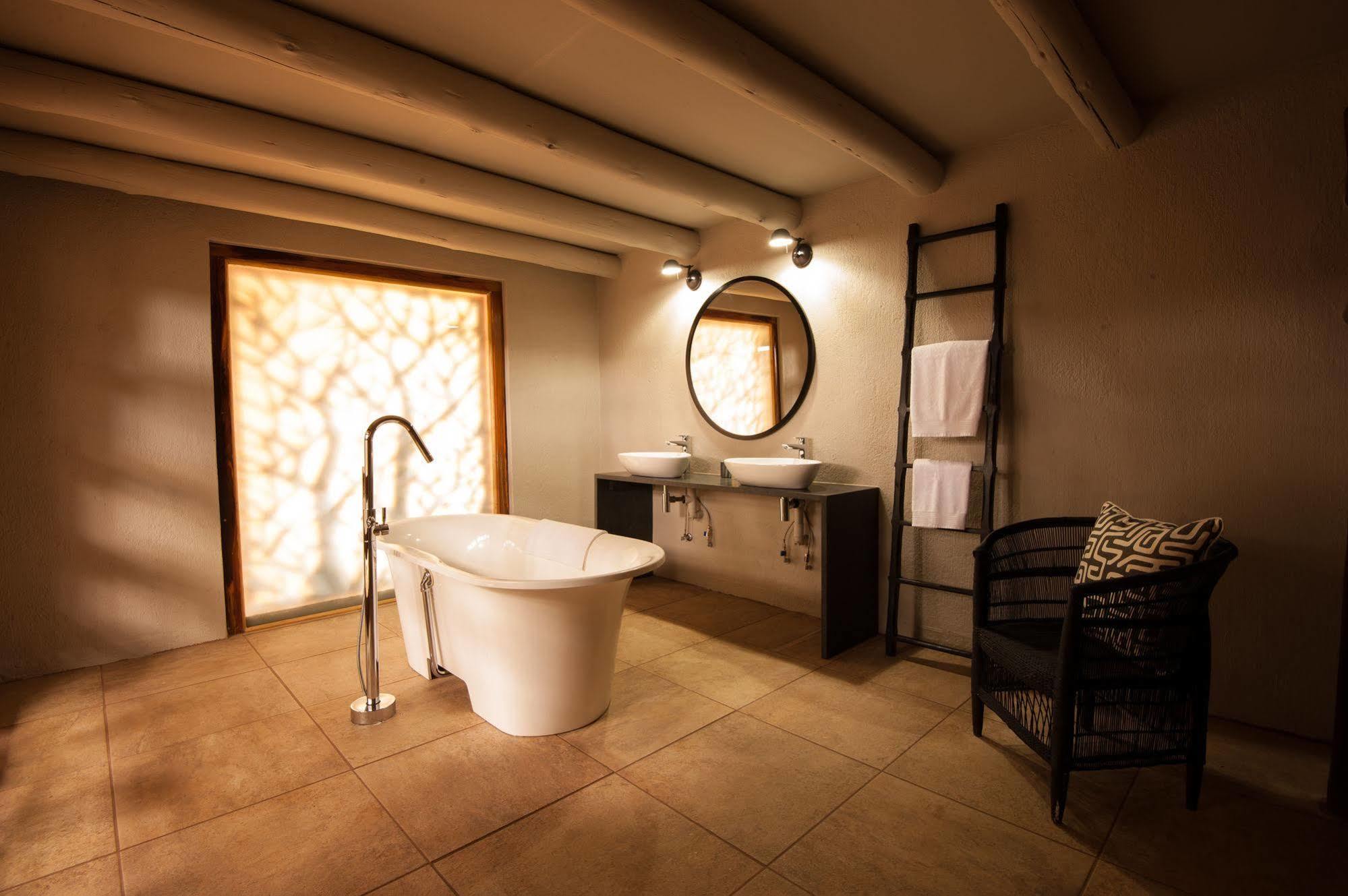 Indlovu River Lodge Karongwe Game Reserve Eksteriør billede